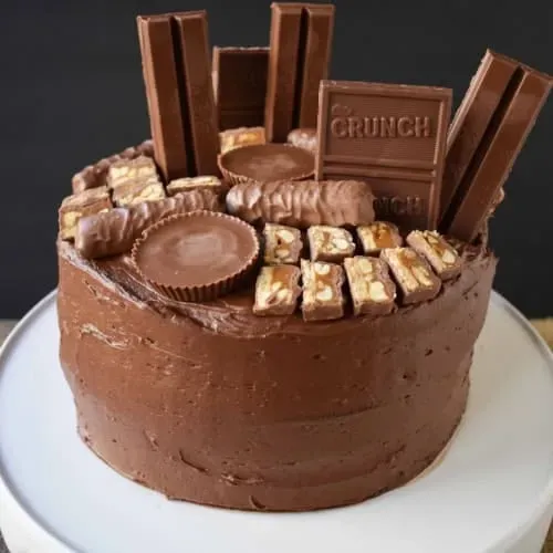 Assembling Your Layers: Creating the Ultimate Candy Bar Cake