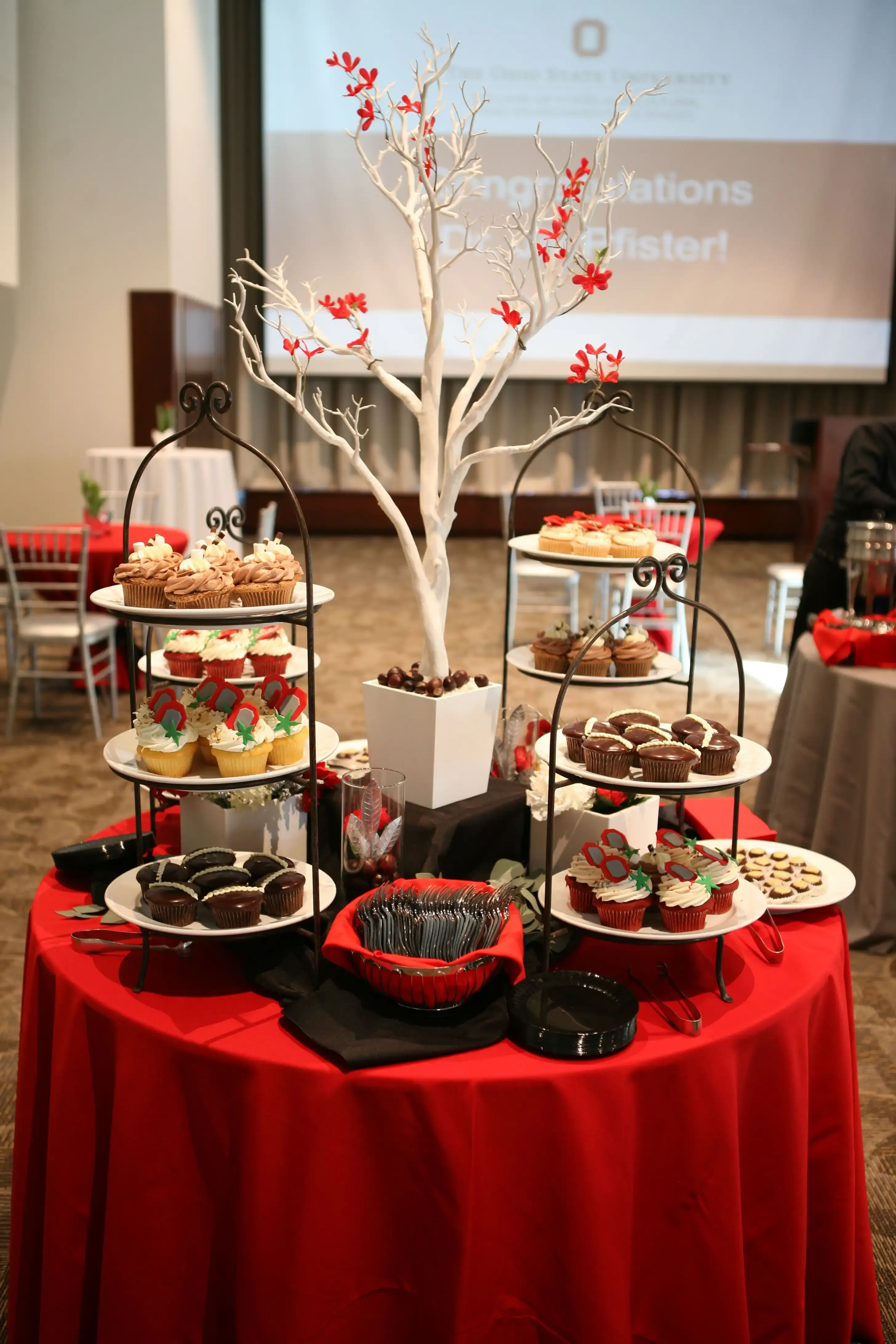 Gorgeous Christmas Buffet Centerpiece Ideas to Try
