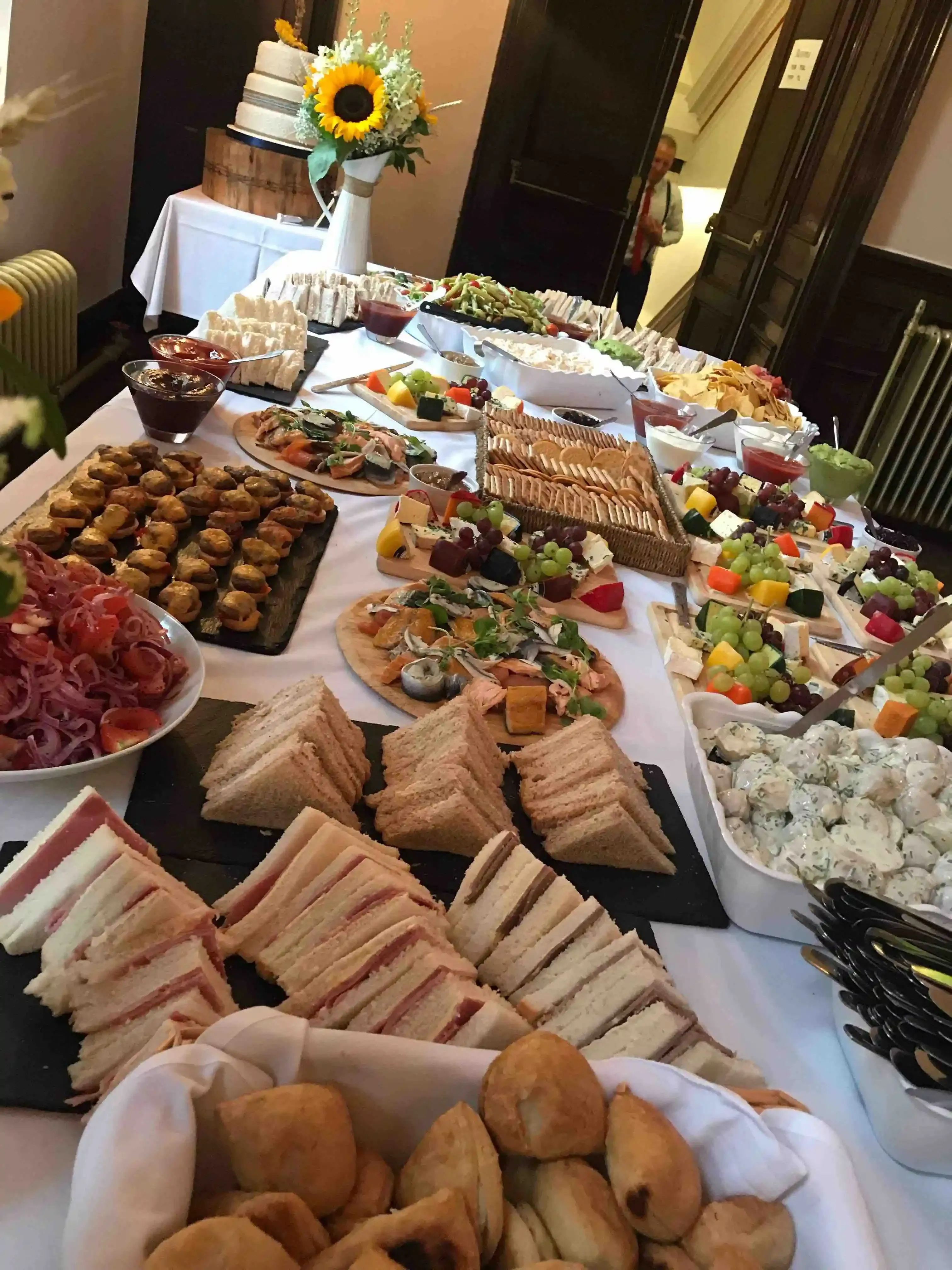Classic Comfort: Popular Hot Buffet Food Ideas for Wedding Receptions