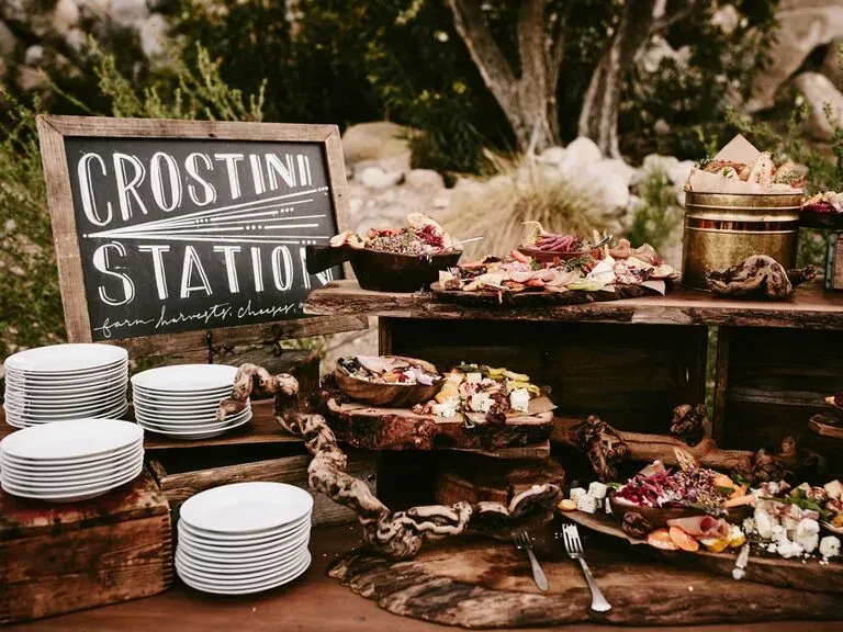 Delicious Rustic Wedding Buffet Ideas Your Guests Will Love