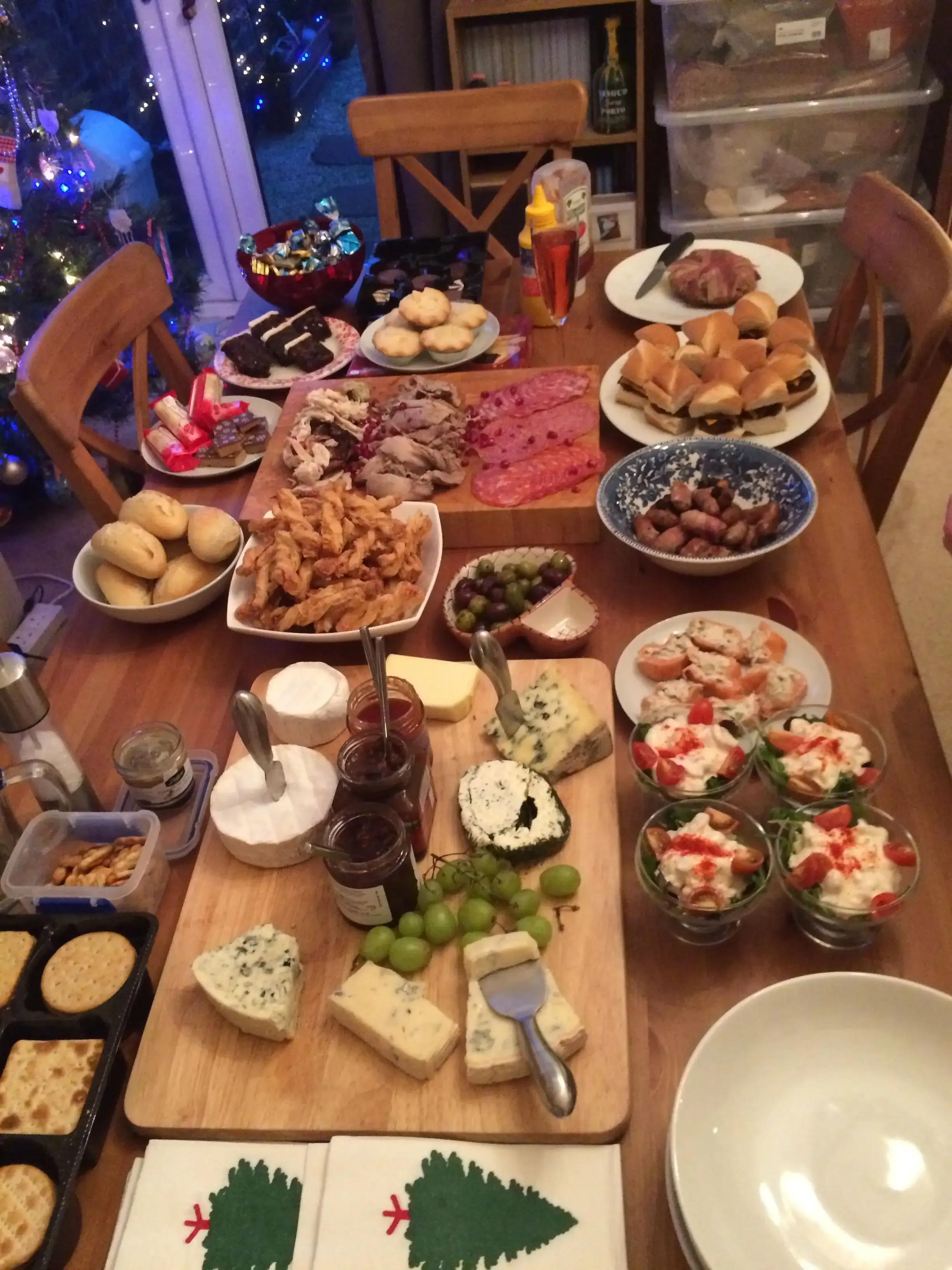 Handling the Herd: Logistics for Your Christmas Buffet Dinner Ideas