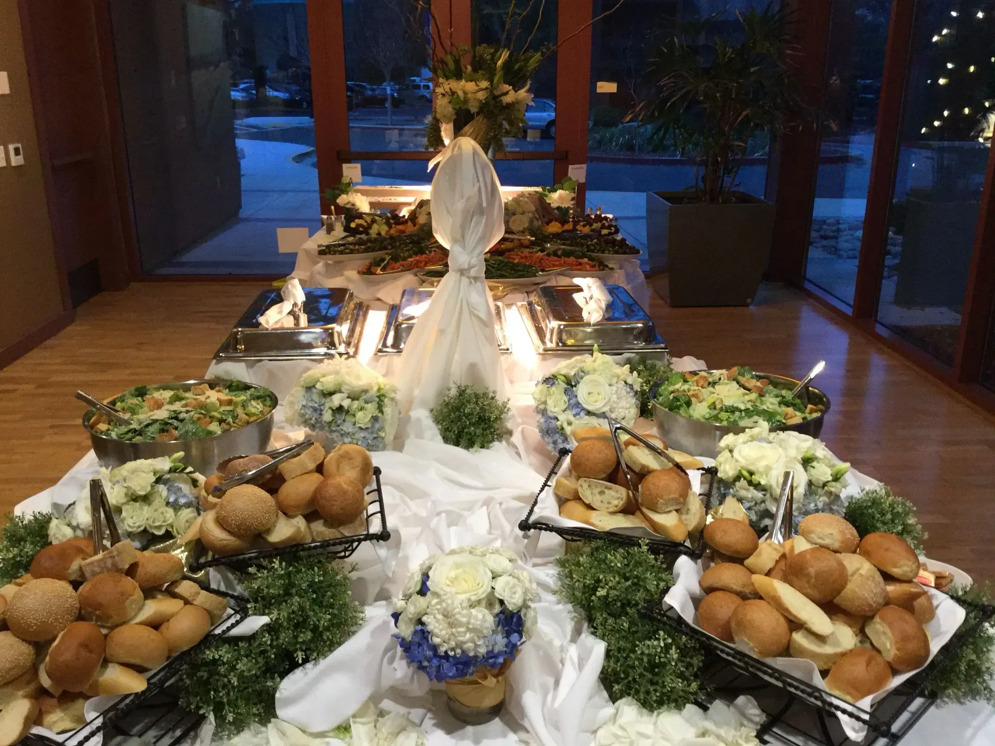 Is an Elegant Wedding Buffet Right for Your Big Day?