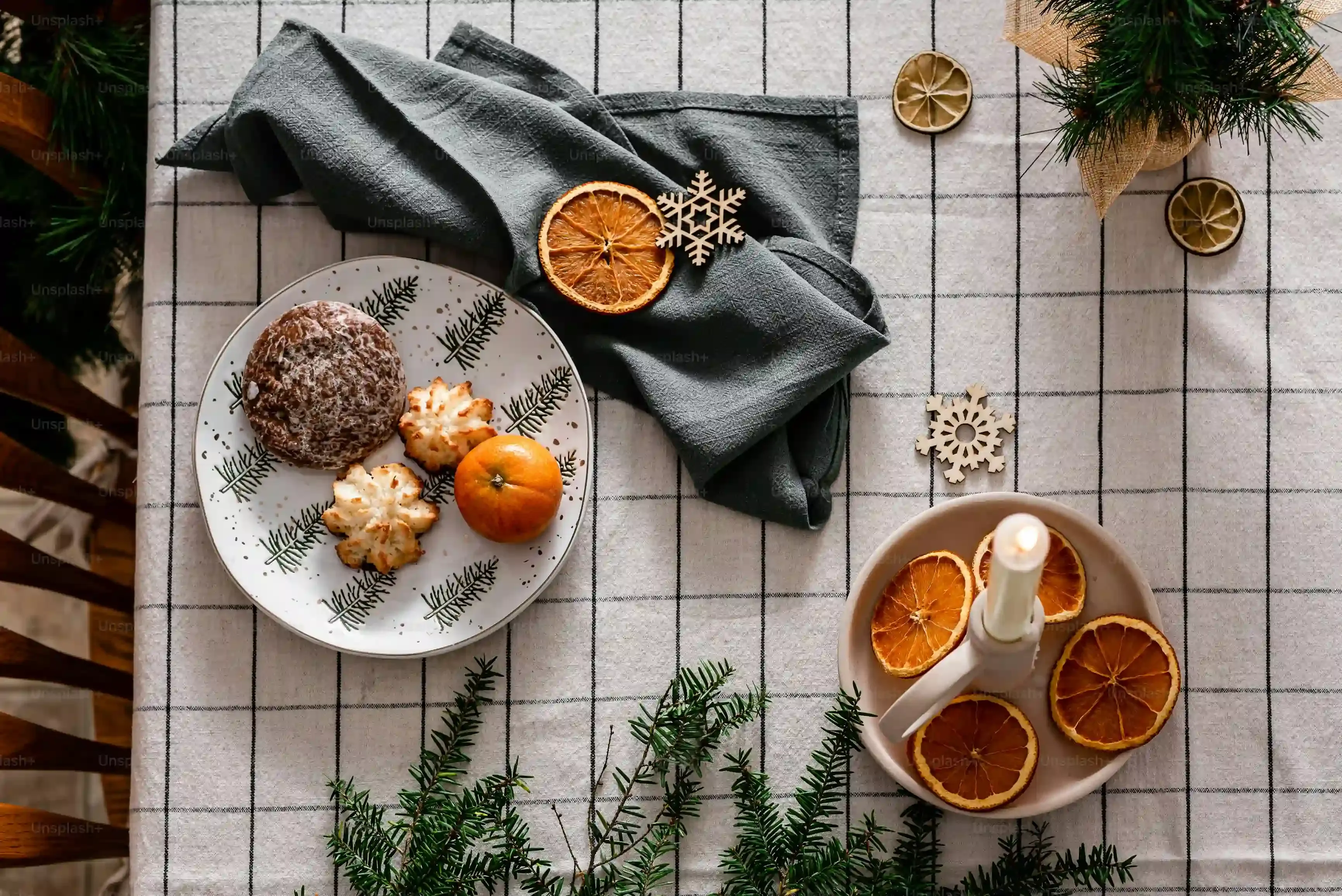 Main Dishes That Fit a Simple Christmas Eve Buffet