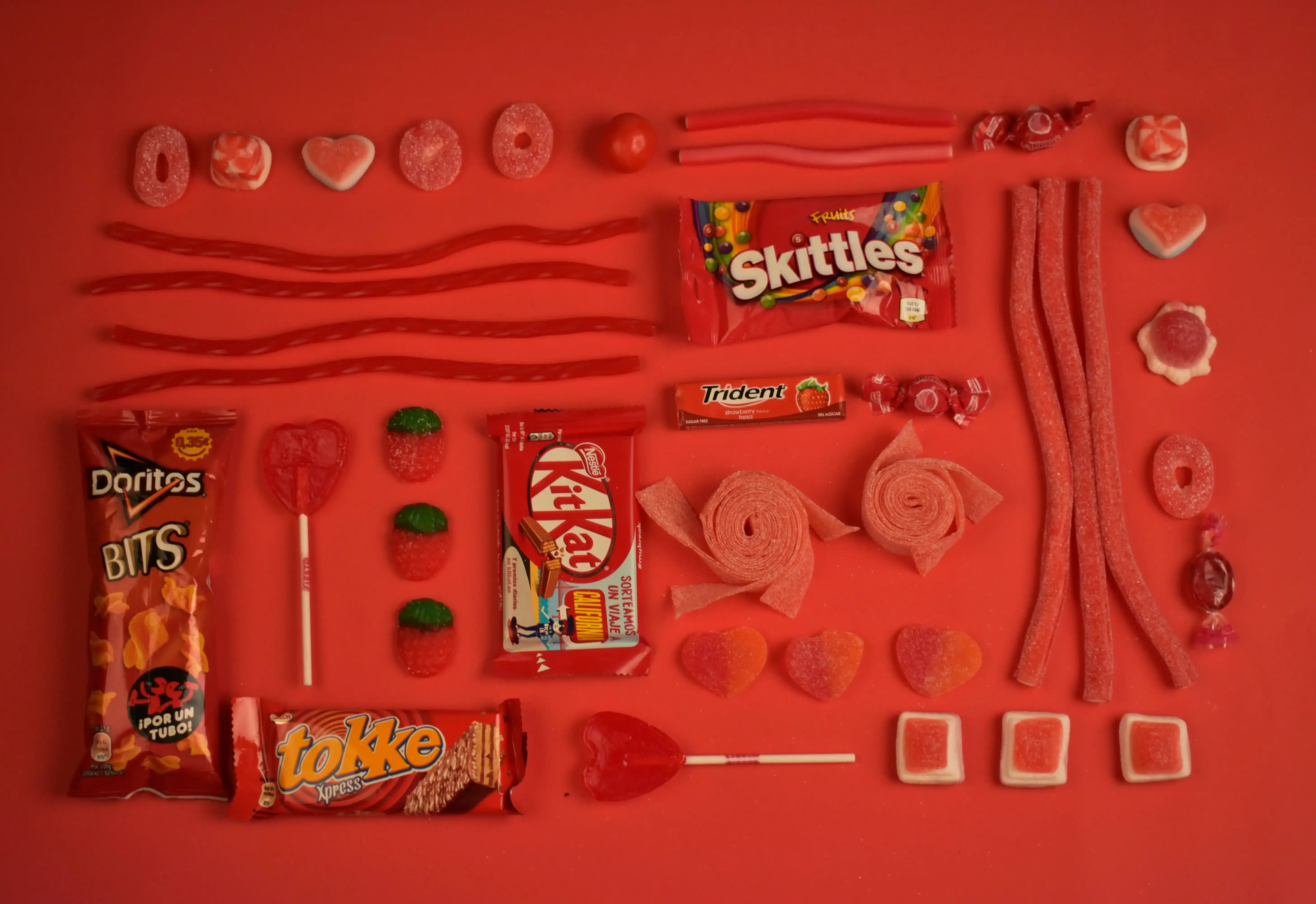 Making Your Birthday Candy Buffet Table Pop with Decor