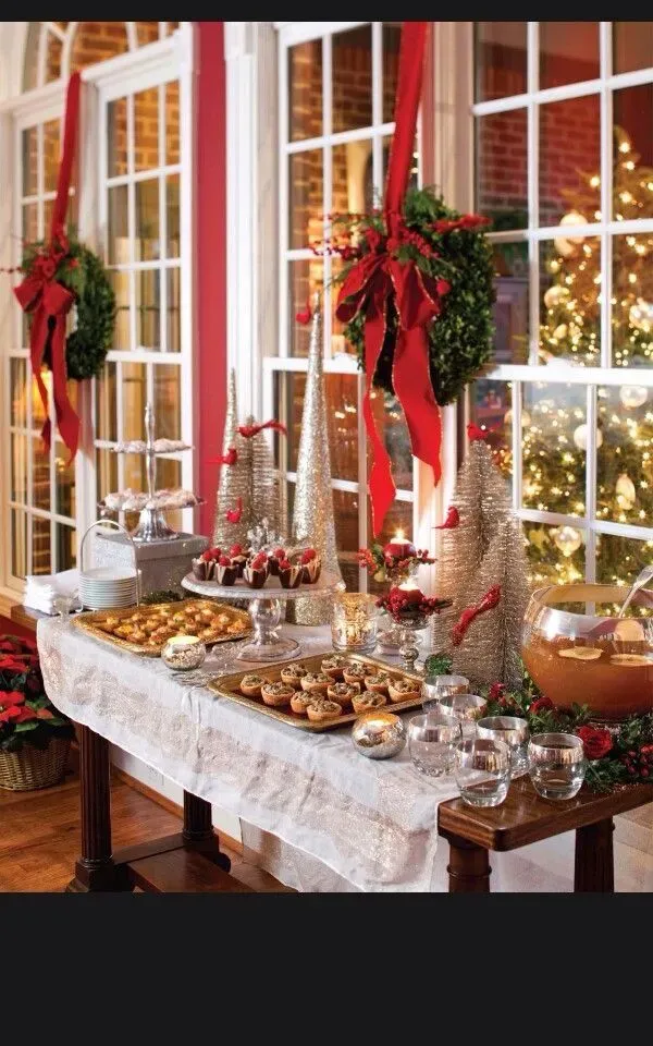Planning Your Perfect Christmas Buffet Centerpiece Ideas
