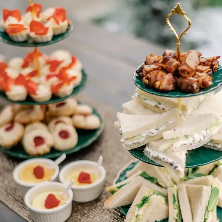 Presentation Hacks: Making Your Easy Wedding Buffet Ideas Shine